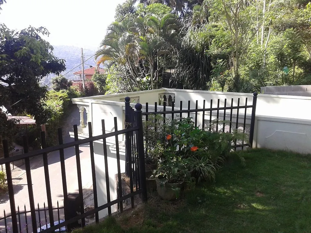 Yoho Cheliyan Villa Kandy 3*,